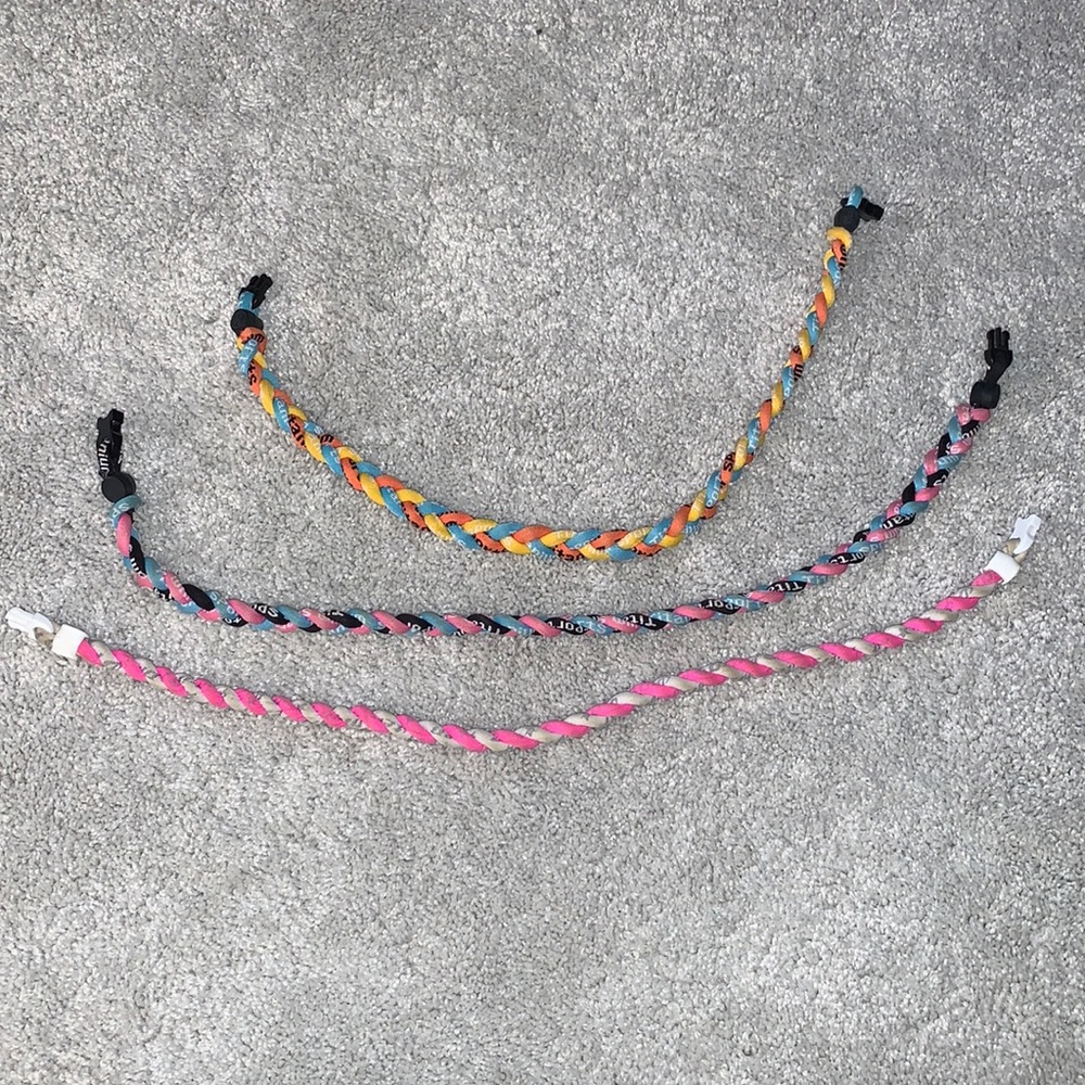 🌟Athletic necklaces, $5 each or 10 for all 3🌟